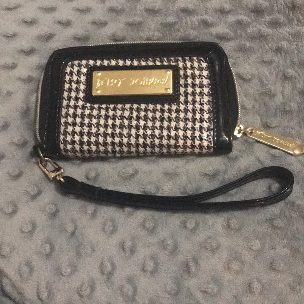 Betsey Johnson houndstooth Wristlet